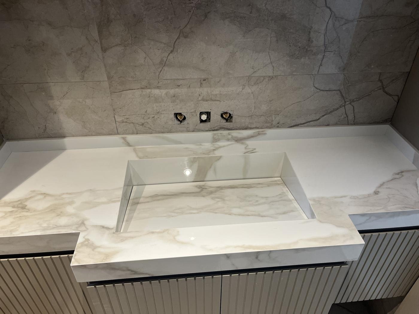 Calacatta desenli evyeli tezgâh